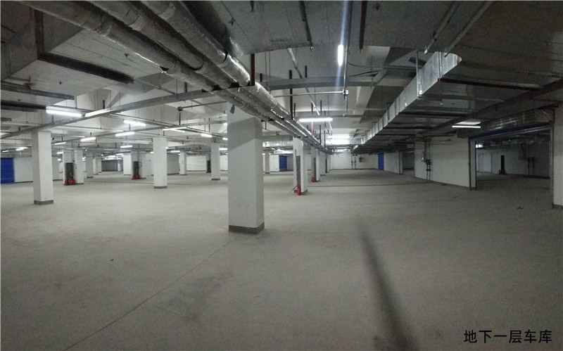 地下一層車庫